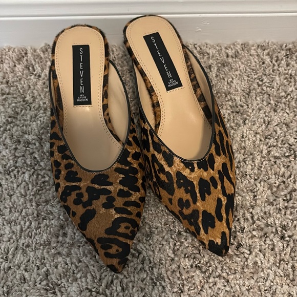 Steve Madden Shoes - Steve Madded low heels, new without tag, size 6